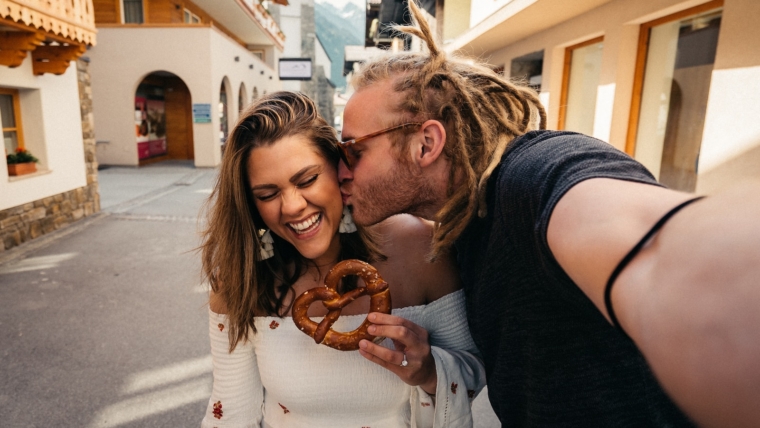 How to Find Your Soulmate as a Trans Woman: The Best Dating Apps and Sites 1 man and woman smiling while holding brown heart shaped balloons, trans woman, dating