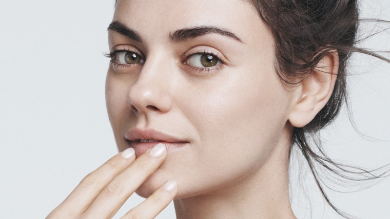How to Look More Feminine Without Makeup? 1 makeup