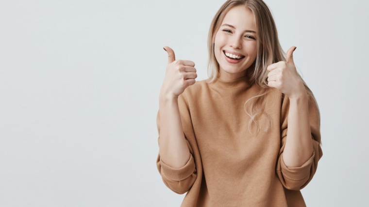 Guida al linguaggio del corpo: 10 modi per apparire più femminili 6 2308a63e 7ccd 5c75 9403 473f998fc142