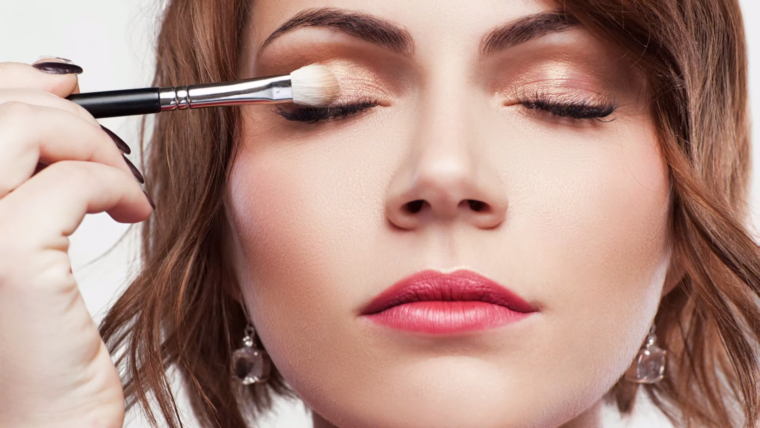 Die häufigsten Make-up-Tricks und Tipps von Transfrauen: Mehr als nur das weibliche Gesicht Make-up für Transfrauen